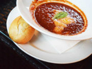 Topla zakuska pre glavnog jela: Paradajz čorbica od zelja