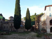 Čudotvorni lek protiv raka: Hilandarski monasi prave besplatni eliksir zbog kojeg ceo svet dolazi po spas Kako je Japanac postao najveći Srbin: Krstio se na Hilandaru, sad se zove Sava Hilandarac