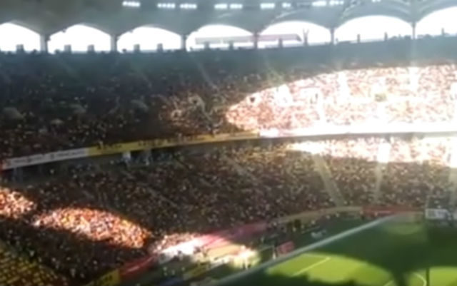(VIDEO) Rumuni oduševili Srbe: Ovako izgleda kada 50.000 navijača zagrmi 