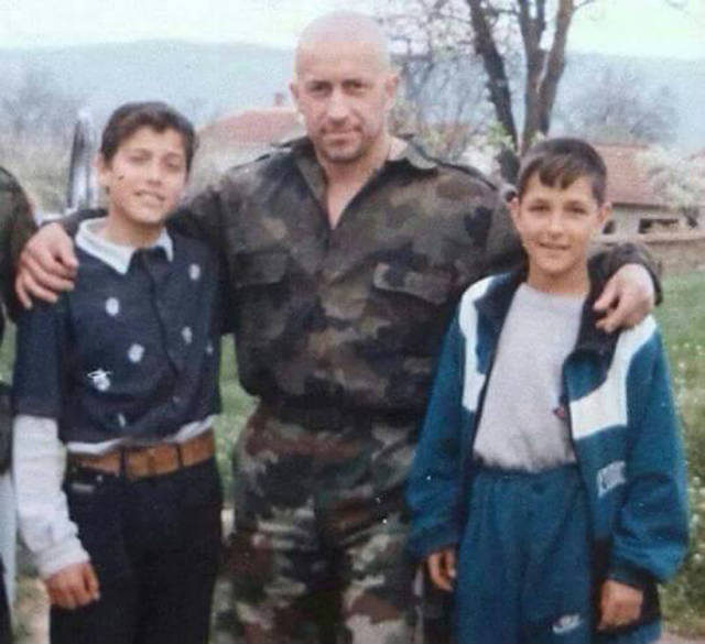 (FOTO+VIDEO) Ovo je RUSKI RAMBO koga svi Srbi treba da POŠTUJU: Došao da brani Kosovo, izgubio nogu spasavajući saborce, a poginuo kada se sklonio od svega(FOTO+VIDEO) Ovo je RUSKI RAMBO koga svi Srbi treba da POŠTUJU: Došao da brani Kosovo, izgubio nogu spasavajući saborce, a poginuo kada se sklonio od svega