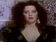 Majku su joj ubili Albanci, izgubila je brata blizanca: Pravo ime naše pevačice skoro niko ne zna, a pobegla je iz Srbije bez dinara u džepu